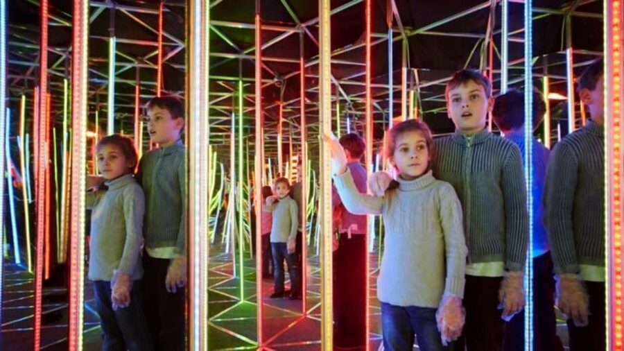 Krakow: 4 Mazes and Living Butterfly Museum Entry Ticket - Working together in the Tape Maze