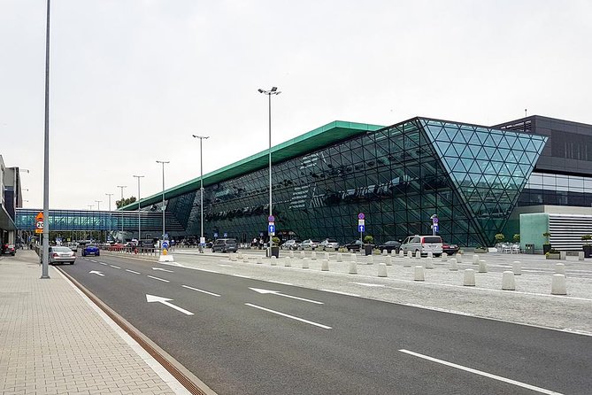 Krakow Airport Private Transfer from City Center to Airport - Why the private vehicle matters