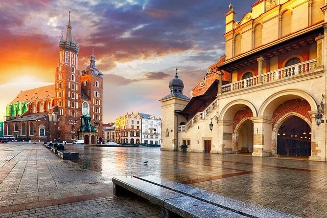 Krakow and Auschwitz Small Group Tour from Warsaw with Lunch - Wawel Hill and the Dragon’s Statue