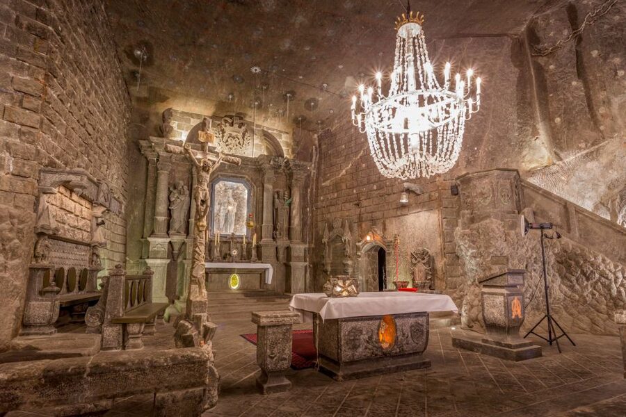 Krakow: Auschwitz and Wieliczka Salt Mine Combo Tour - Two major sights, two very different days
