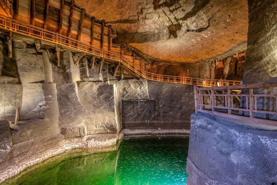 Krakow: Auschwitz and Wieliczka Salt Mine Combo Tour - Auschwitz I and the meaning of a guided visit