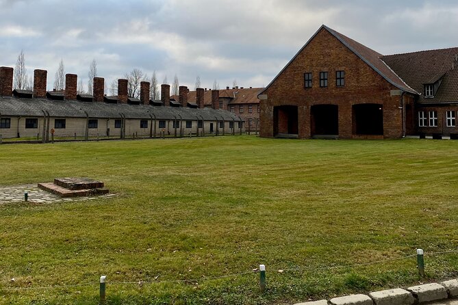 Krakow: Auschwitz-Birkenau Guided Tour & Hotel Pick Up - Food, water, and the short break between sites