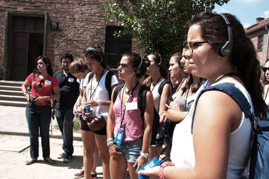 Krakow: Auschwitz-Birkenau Guided Tour Pickup/Lunch Options - Key points to know before booking