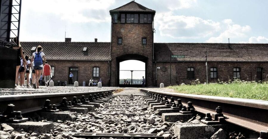 Krakow: Auschwitz-Birkenau Guided Tour Pickup/Lunch Options - Krakow pickup and the long road south