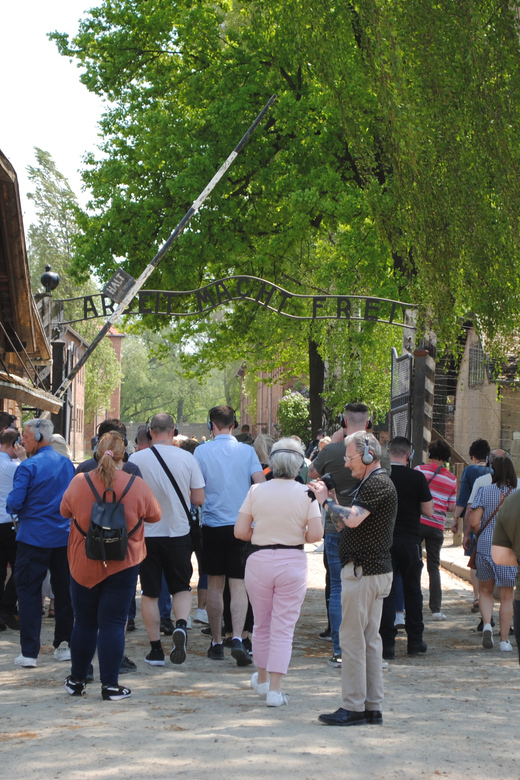 Krakow: Auschwitz-Birkenau Guided Tour with Pickup & Lunch - The short museum introduction