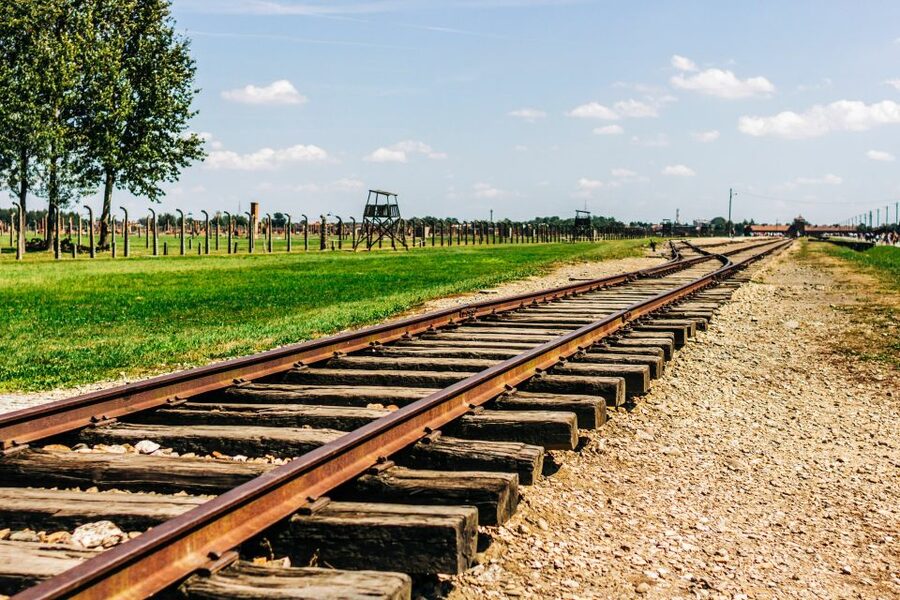 Krakow: Auschwitz-Birkenau Live Guided Tour & Hotel Pickup - Why seeing both Auschwitz sites matters