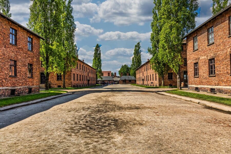 Krakow Auschwitz-Birkenau Memorial Guided Tour Meeting Point - The 15-Minute Transfer to Birkenau