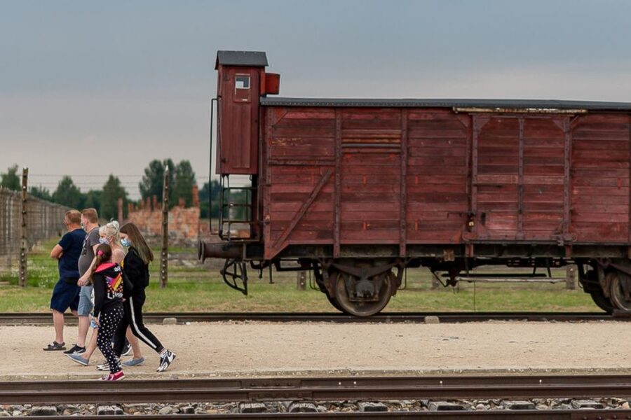 Krakow: Auschwitz-Birkenau Tour Limited to 15 Visitors - Key points to know before booking