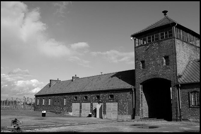 Krakow: Auschwitz-Birkenau Tour & Museum Expert Guide - From Krakow to Oswiecim