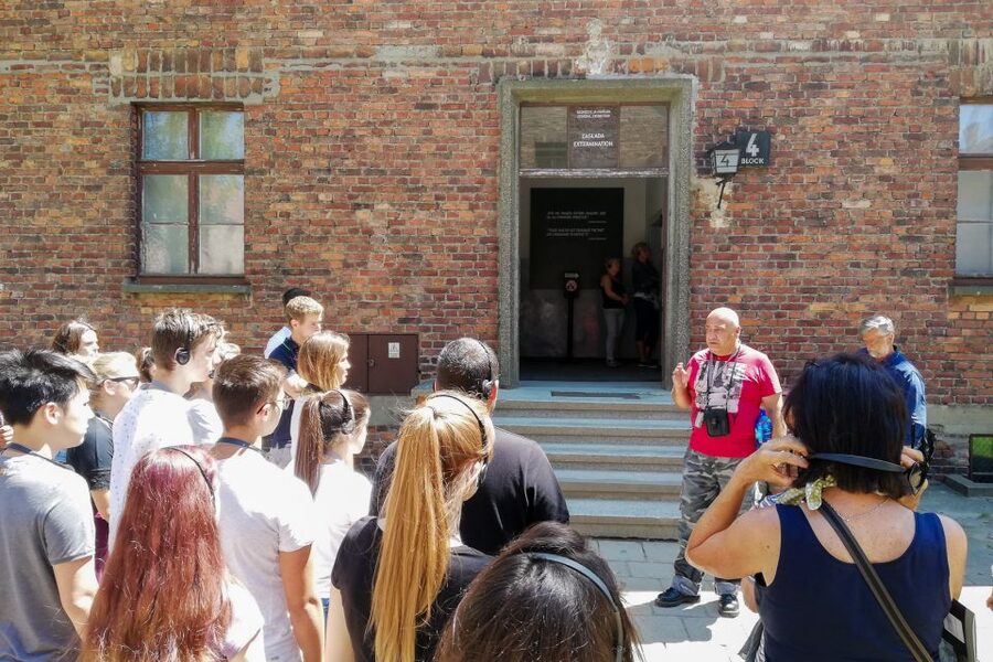 Krakow: Auschwitz Guided Tour with Pickup and Optional Lunch - What $54 gets you