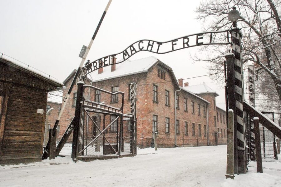 Krakow: Auschwitz & Wieliczka Salt Mine Guided Day Tour - What to bring and how to stay comfortable