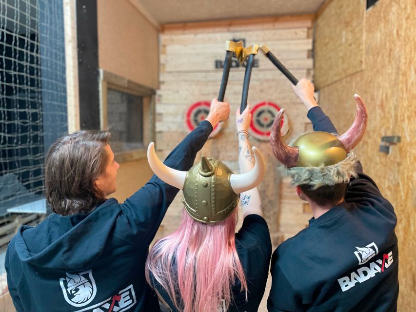 Krakow: Axe Throwing Fun - Your first throws and the safety briefing