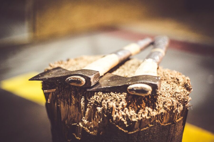 Kraków: Axe-Throwing in Axe Nation, the First Club in Europe - Trick shots for the confident thrower