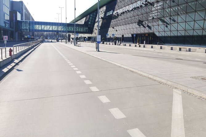 Kraków Balice Airport Transfer: Private One Way - A straightforward arrival at Kraków Balice Airport