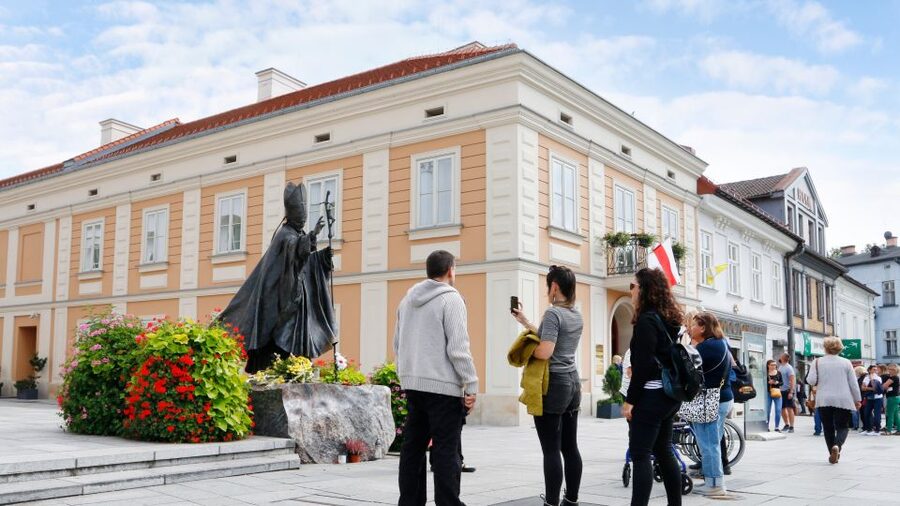 Krakow: Black Madonna of Częstochowa & Home of John Paul II - Who should book this day trip?