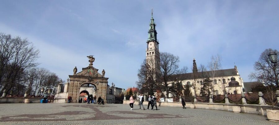 Krakow: Black Madonna Sanctuary of Czestochowa - Guided Tour - The sanctuary tour: about 90 minutes at Jasna Góra