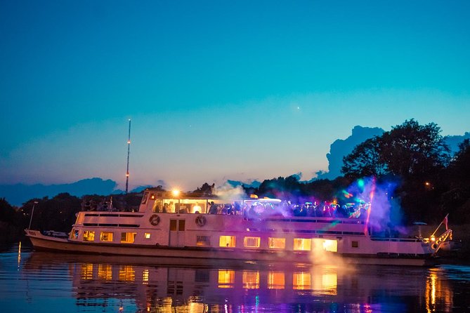 Krakow Boat Party - Live entertainment, photos, and the group mood