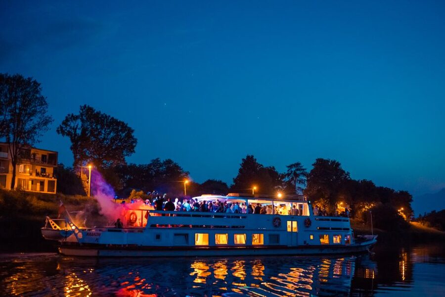 Krakow: Boat Party with Unlimited Drinks - Who will enjoy this most