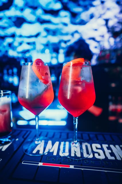Krakow: Bottomless Brunch with 3-Course Meal and Drinks - A club mood with music and karaoke