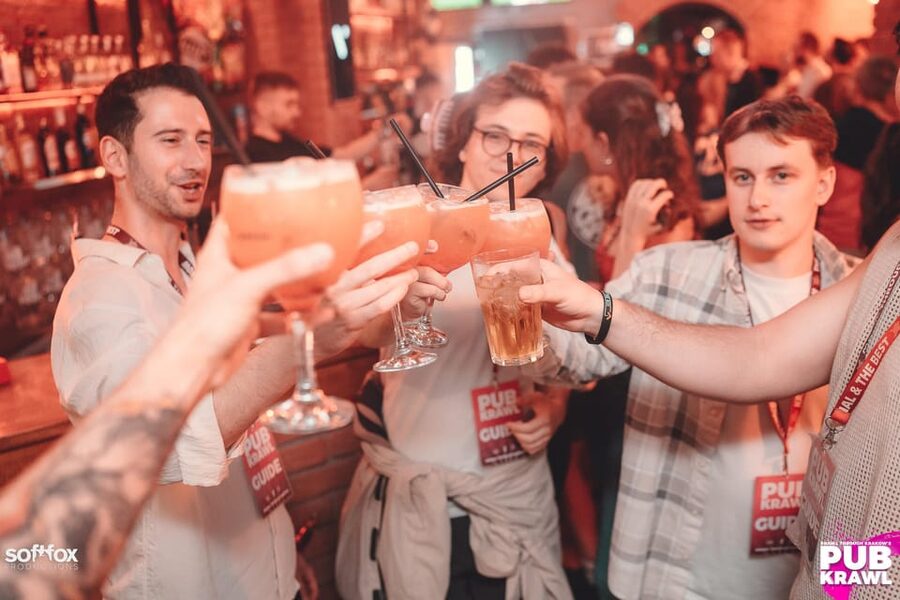 Krakow: Bottomless Brunch with 3-Course Meal and Drinks - Nachos with beer cheese set the tone