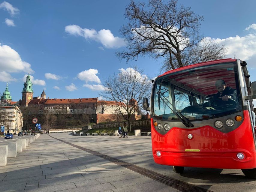 Krakow: City Sightseeing Tour Eco Electric Buggy Golf Cart - How the commentary and stops work together
