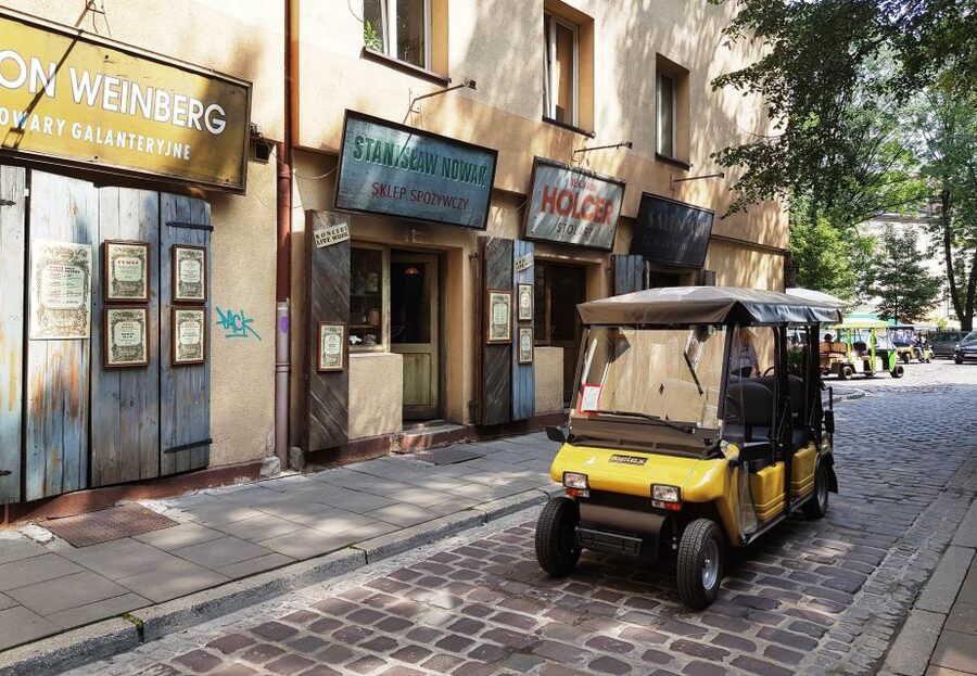Krakow: City Tour by Electric Golf Cart - How the guide and audio commentary work together