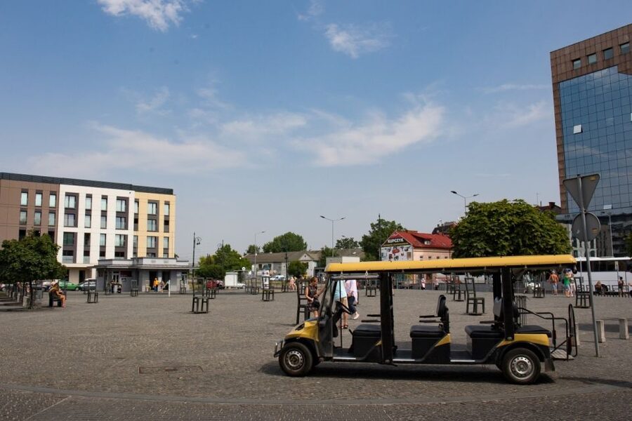 Krakow: City Tour of 3 Districts by Electric Car - Kazimierz: Jewish heritage and modern Krakow