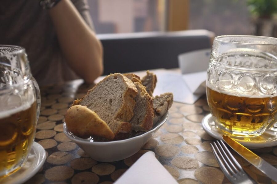 Krakow: Craft Beer Tasting City Walking Tour - What the guides add to the experience