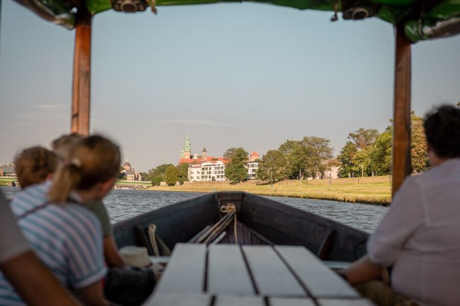 Krakow: Early Bird Vistula River Sightseeing Cruise - Meeting the boat near Wawel Castle