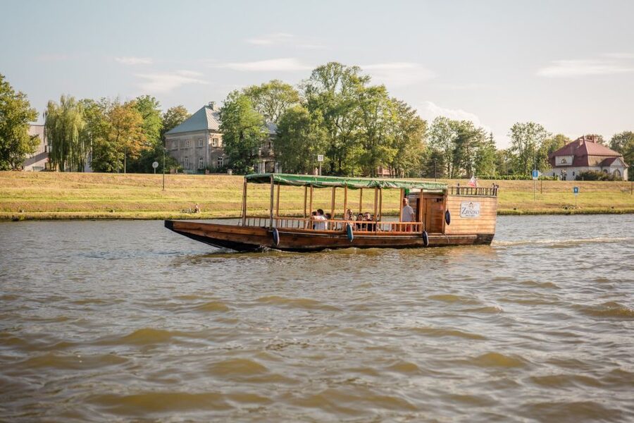 Krakow: Early Bird Vistula River Sightseeing Cruise - Cricoteka and the modern riverfront