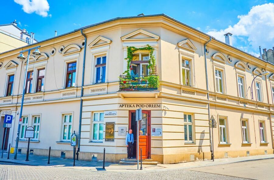 Krakow: Electric Car Sightseeing Tour - Old Town: Krakow’s royal center in a quick sweep
