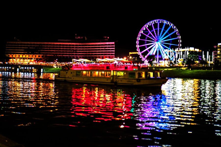 Krakow: Evening Cruise with a Glass of Wine - Who should book this Krakow evening cruise?