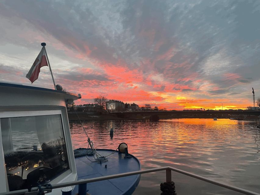 Krakow: Evening Cruise with a Glass of Wine - Kazimierz, Podgórze, and the bridges