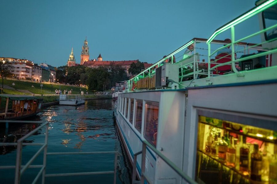Krakow: Evening Cruise with a Glass of Wine - What the drink option really adds
