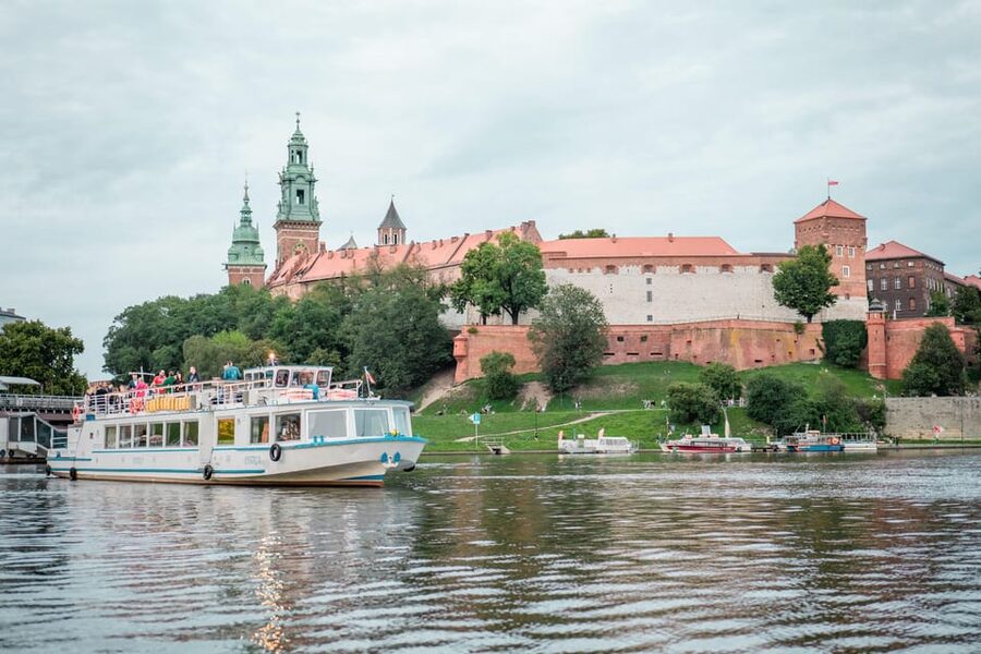 Kraków: Evening or Night River Cruise - The audio guide, music, and onboard bar
