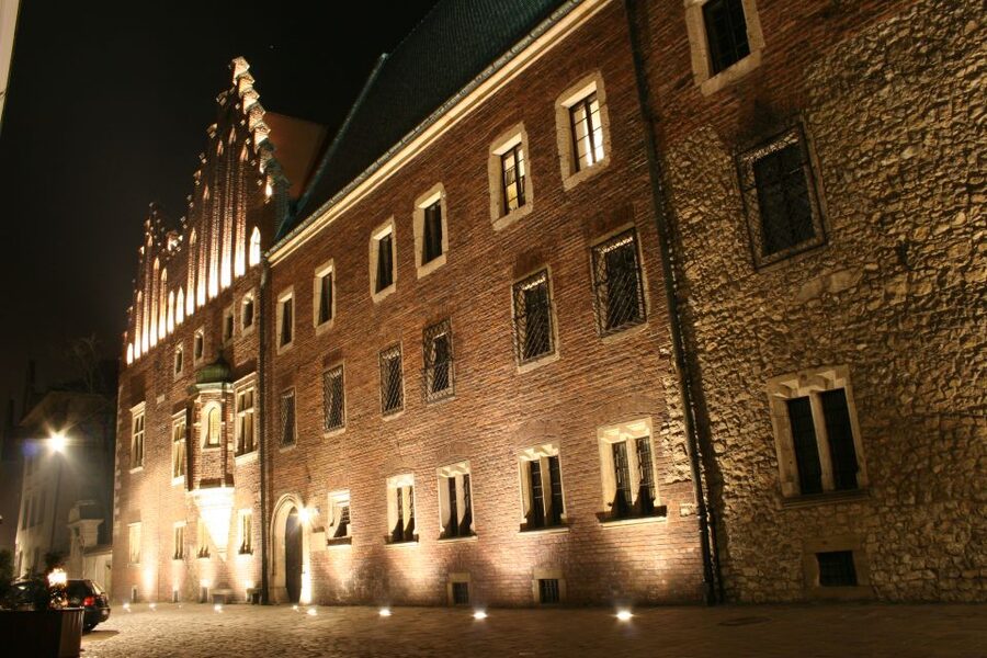 Krakow: Evening Walking Tour with Spooky Stories - Collegium Maius, City Hall, and the smaller squares