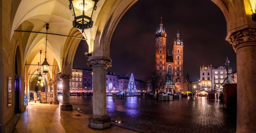 Krakow: Evening Walking Tour with Spooky Stories - Meeting at Hotel Polski pod Białym Orłem