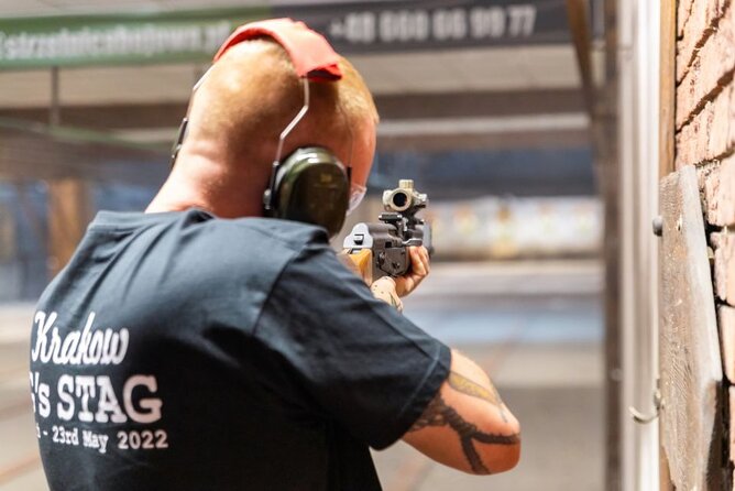 Krakow: Extreme Shooting Range with Hotel Pick-Up - Arriving at one of Krakow’s largest ranges