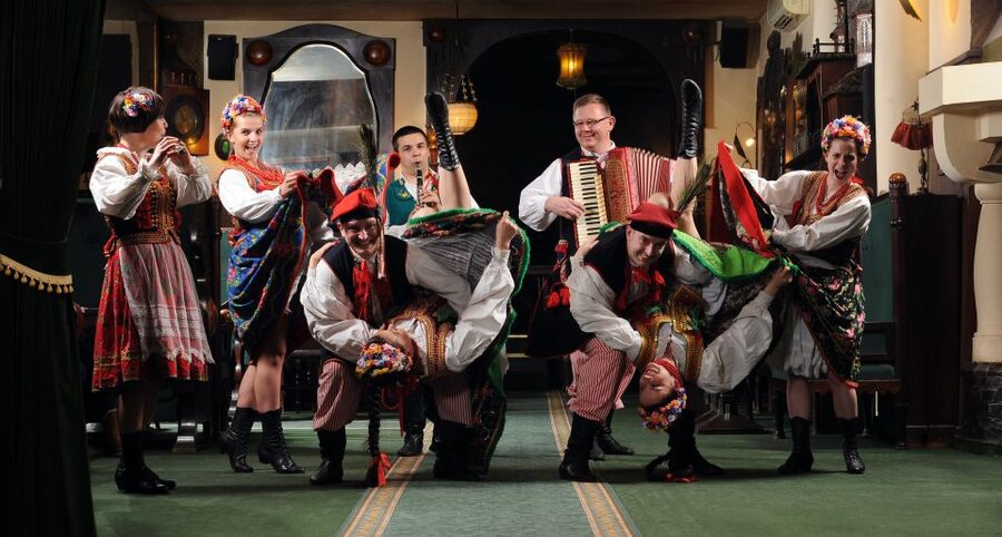Krakow: Folk Show & 3-Course Dinner at Jama Michalika Café - Dinner served between the performances