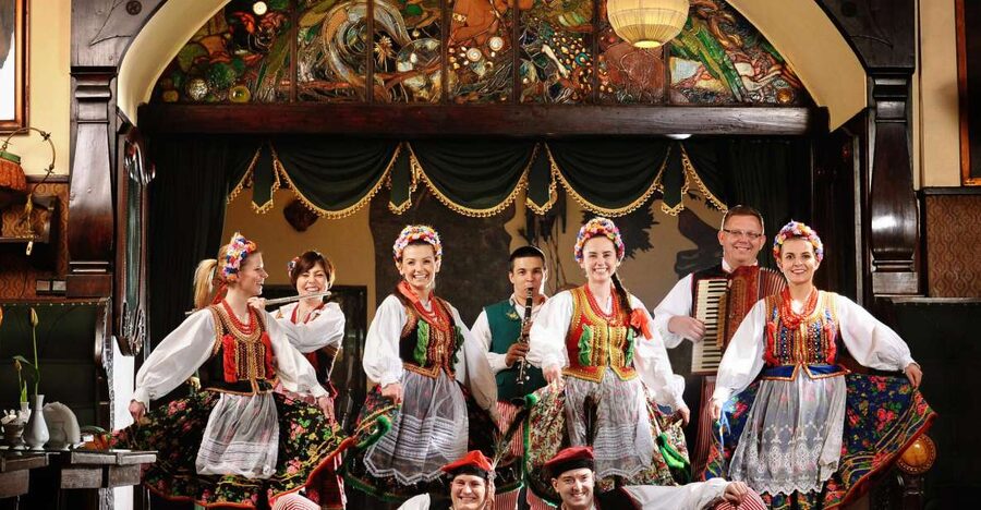 Krakow: Folk Show & 3-Course Dinner at Jama Michalika Café - The first 25-minute performance: songs, costumes, and regional dances
