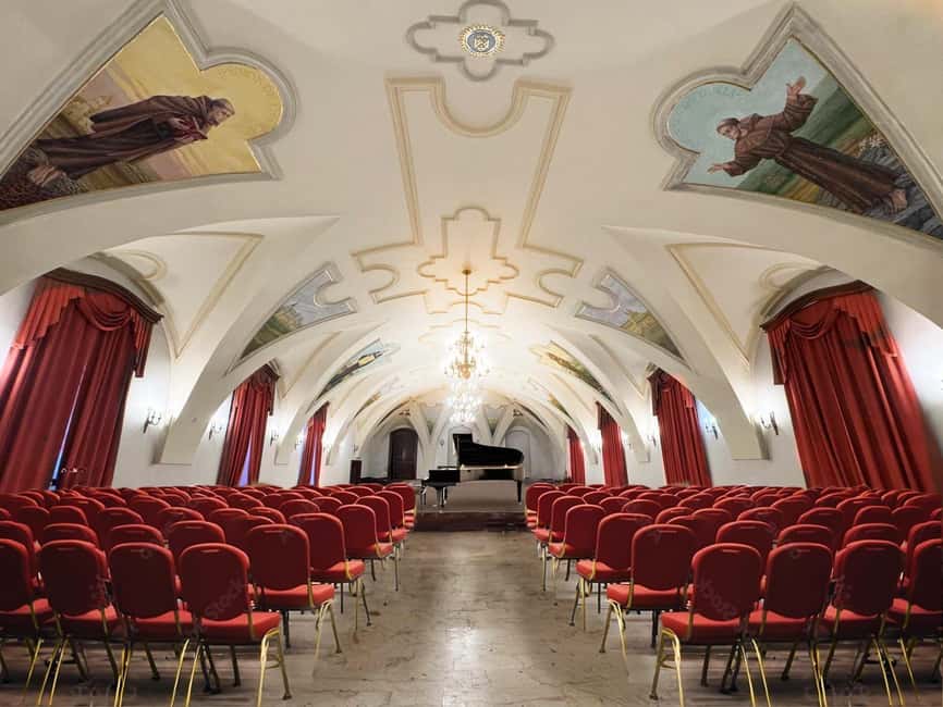 Krakow: Frédéric Chopin Classical Music Candlelight Concert - The opening introduction to Chopin