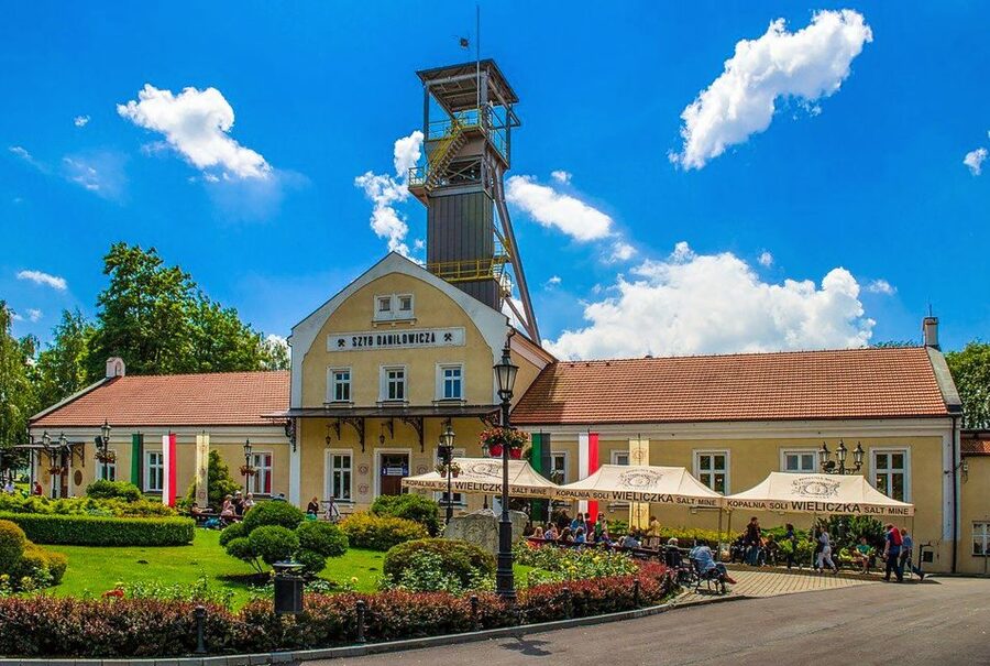 Krakow: Full-Day Auschwitz-Birkenau & Salt Mine Guided Tour - Should you book the Auschwitz and Salt Mine combination?