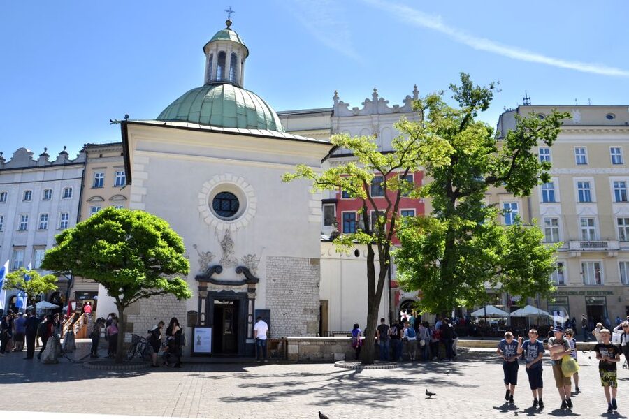 Krakow: Full Tour Regular 1.5h guided city tour by E-Cart - The audio guide and the driver
