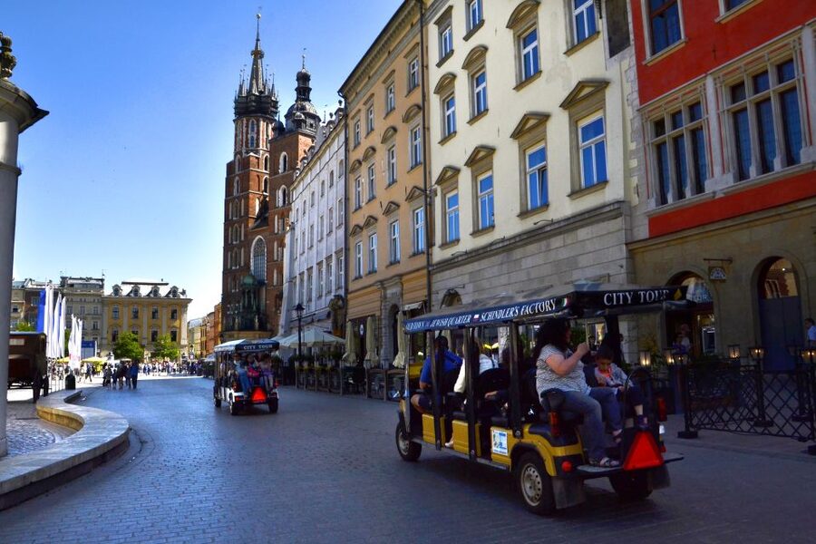 Krakow: Full Tour Regular 1.5h guided city tour by E-Cart - Who will get the most from this tour