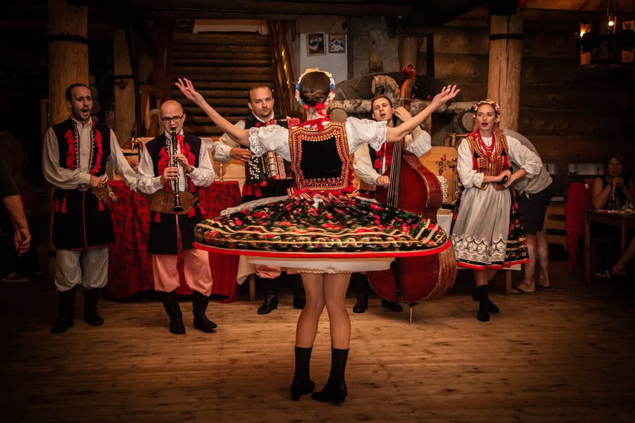 Krakow: Full Traditional Polish Dinner & Folk Show - The buffet is where the meal gets interesting