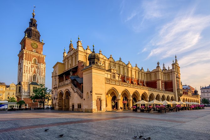 Krakow: Guided Sightseeing Tour by golf cart/buggy - Kazimierz: synagogues, markets, and layered memories