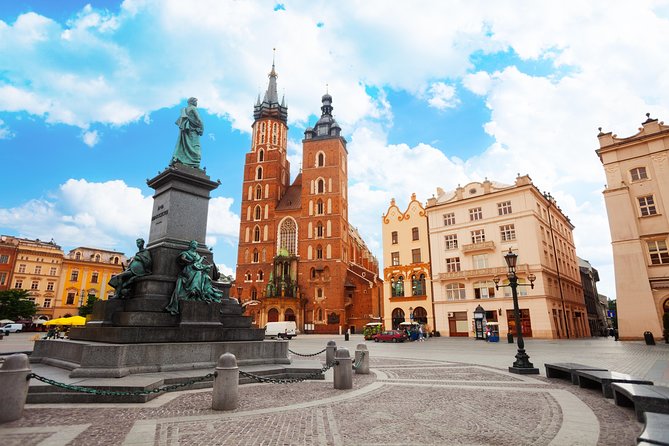 Krakow: Guided Sightseeing Tour by golf cart/buggy - Wawel Castle and Cathedral beside the river