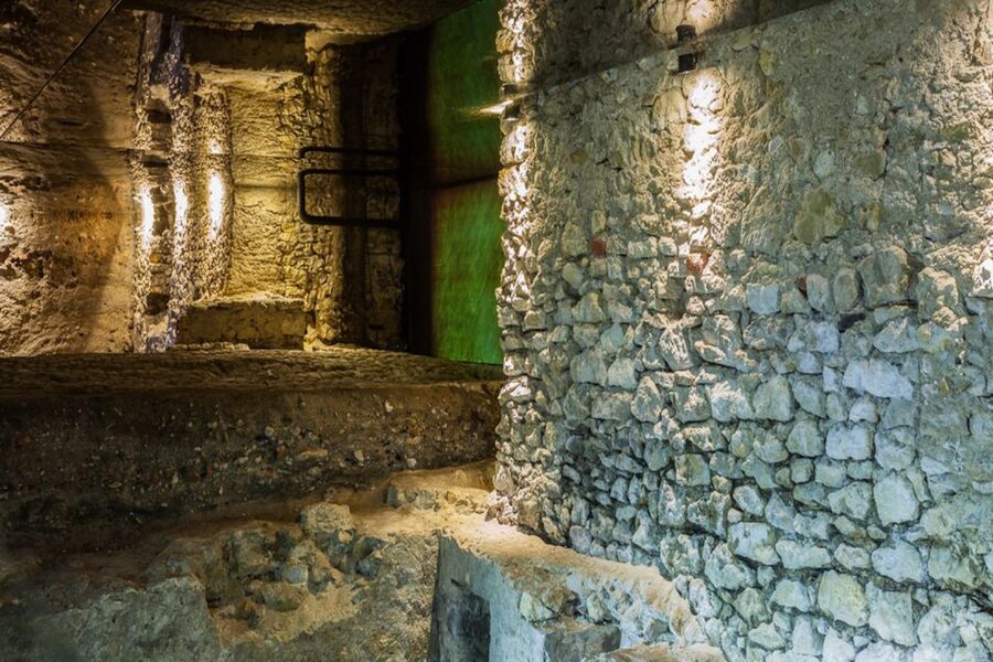Krakow: Guided Tour of Rynek Underground - The First Stop: Krakow’s Earliest Burials