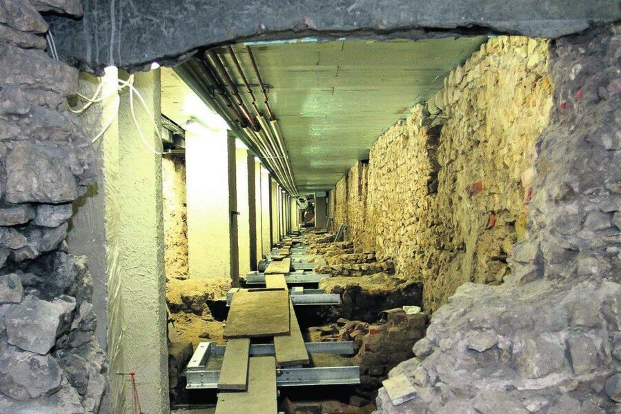 Krakow: Guided Tour of Rynek Underground - Medieval Walls, Houses, and Changing Streets