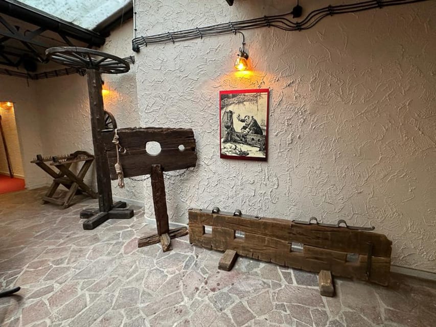 Kraków: Guided Tour of the Torture Museum - The devices, from iron maidens to the guillotine